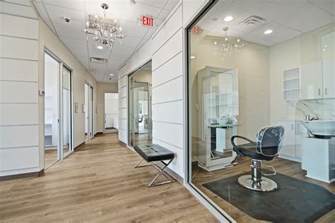 Private salon suite or space available for rental or lease in Dallas TX for hairstylists, barbers, cosmetologists, and lash extension specialists. . Salon space for rent near me
